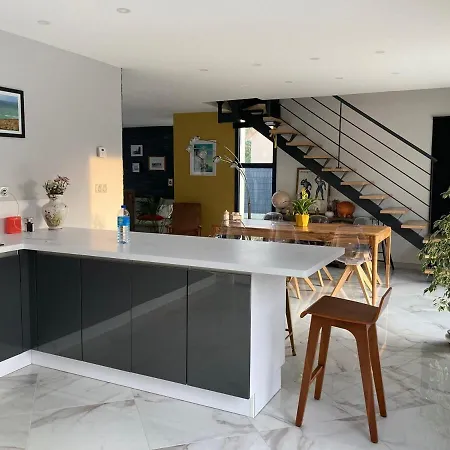 Maison Moderne 600m Virage * 米萨讷